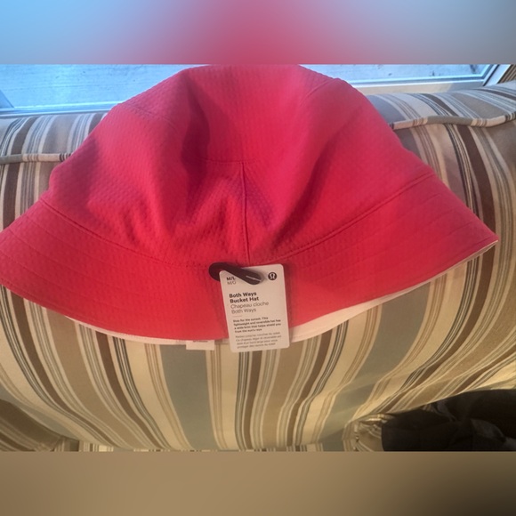 Lululemon Reversible pink/white Bucket Hat - Picture 2 of 6